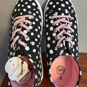 Wonder Nation~Size 5 children’s shoes~New with tags